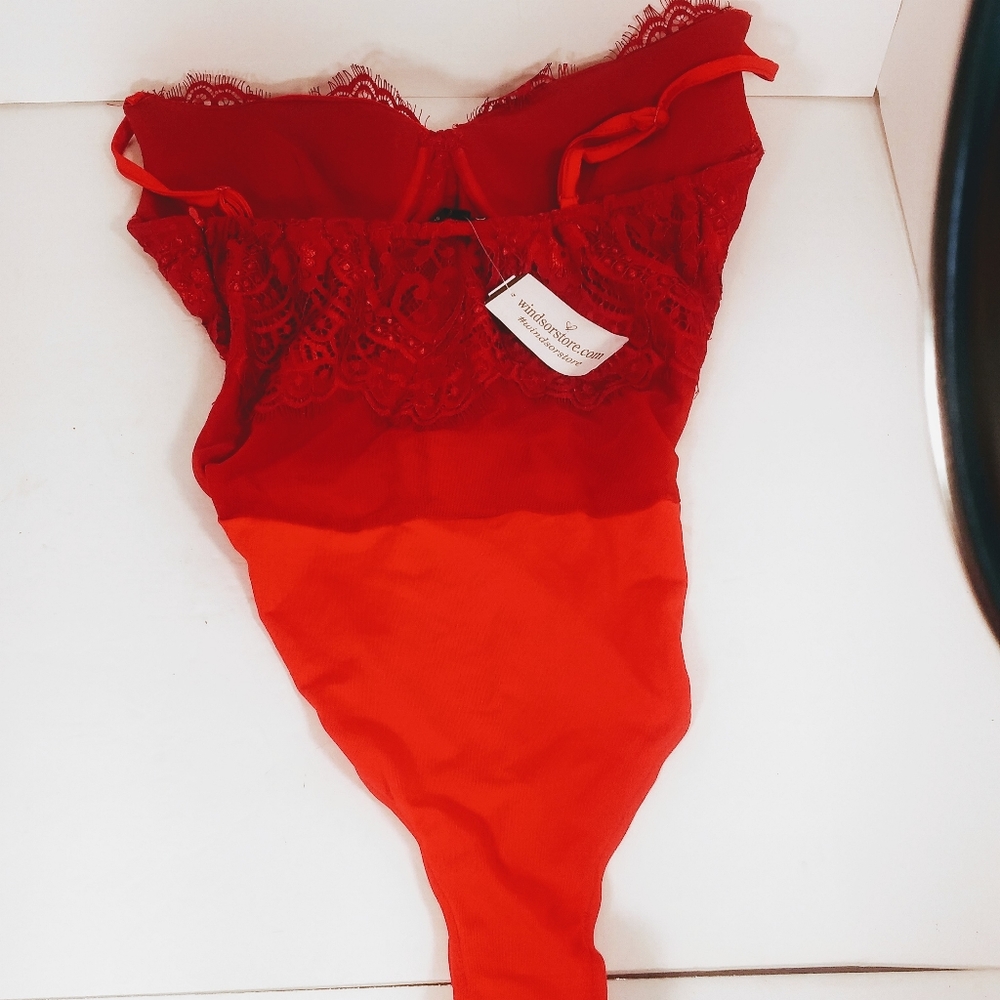 New Windsor Teddy red lacey